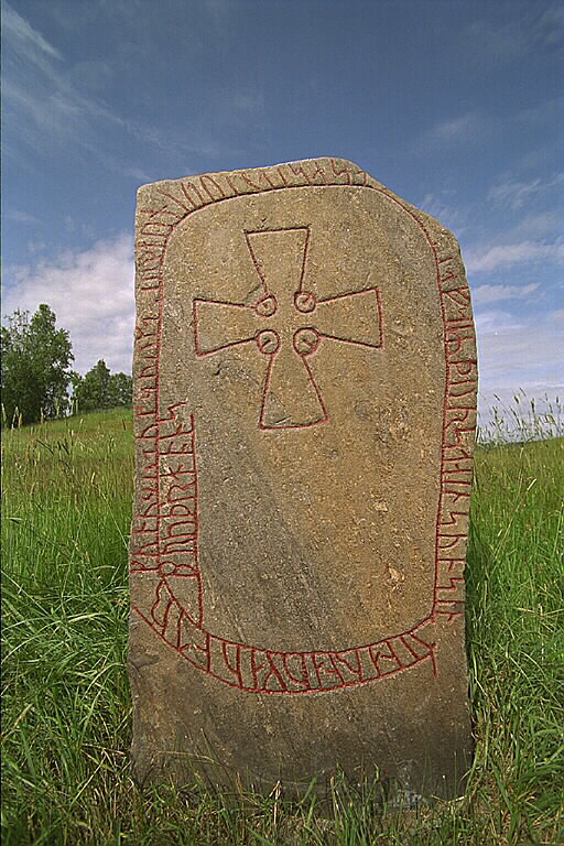 Runes written on runsten, gnejs eller diabas. Date: V